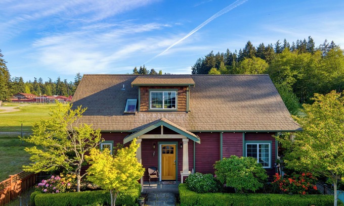 Langley Casa | Sunny Backyard, Fireplace, Coastal Access in Peaceful Neighborhood Near Shopping