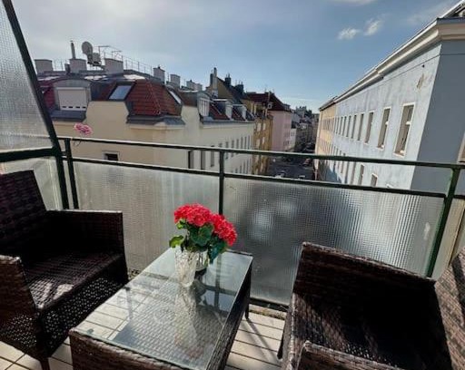 Meidling Apartamento | Sunny Balcony City Apartment