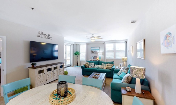 Sandbridge Condominio | Sunny beach condo with washer/dryer, pool & gym