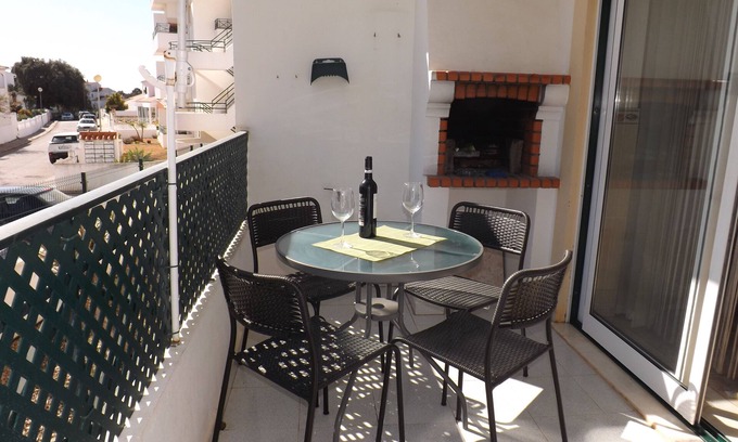 Vale de Carro Apartamento | Sunny Bedroom With Aircon, Pool, Beach Nearby - Albufeira