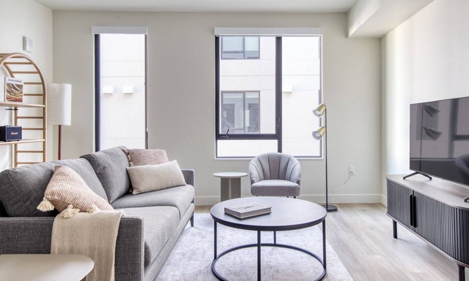 Downtown Berkeley Apartamento | Sunny Berkeley 1BR w/ W/D & Coworking, walkable to BART, by Blueground