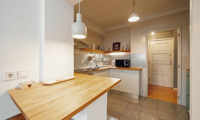 Paranhos Apartamento | Sunny & Bright Duplex by Vacationy