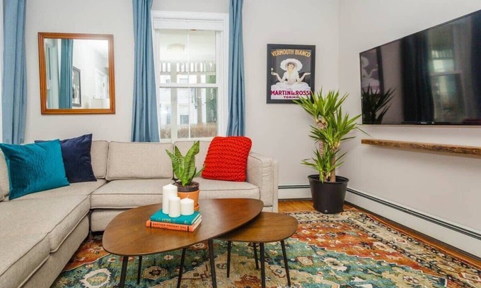 Dorchester Casa | Sunny & Bright Home | near T