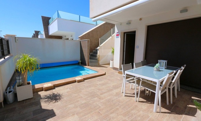 San Pedro del Pinatar Casa | Sunny bungalow with roof terrace and south-facing pool in San Pedro del Pinatar
