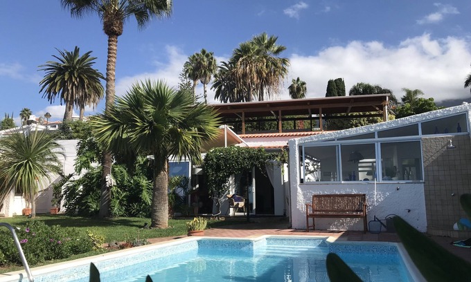 La Victoria de Acentejo Casa | Chalet soleado, vistas Atlántico y Teide, WiFi gratis, jardín, piscina, barbacoa