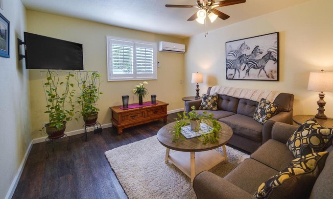 Shasta Lake Casa | Sunny California Retreat with Pool Access and Patio!