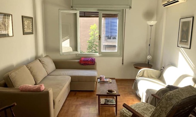 Kypseli Apartamento | Sunny calm apartment in pedestrian street