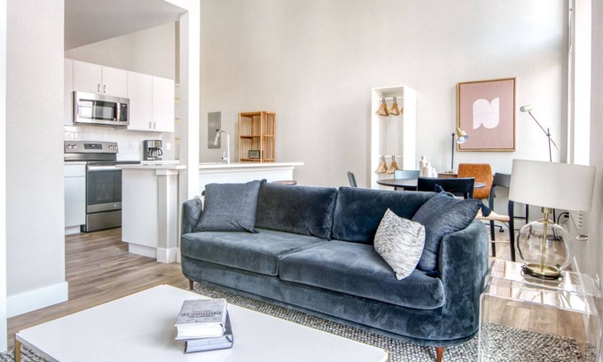 Capitol Hill Apartamento | Sunny Capitol Hill 1BR w/ W/D, 4 blocks from Cheesman Park, by Blueground