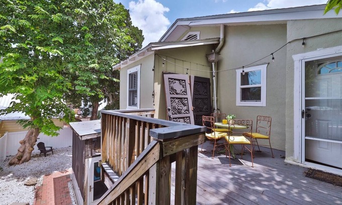 Wallaces New Smyrna Casa | Sunny Carriage House Canal St & Waterfront