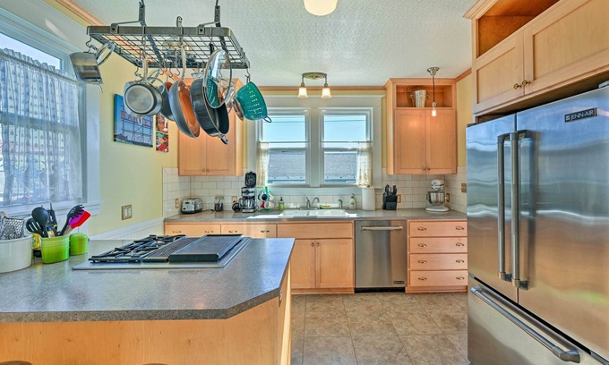 Port Gardner Casa | Sunny & Central Everett Home < 1 Mile to Dtwn!