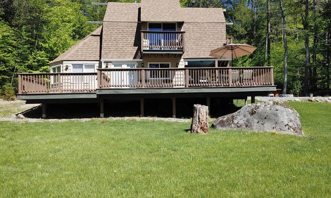 Naples Cabaña | Sunny, cheerful, 3 bedroom family cottage on Sebago Cove. Sleeps 8!