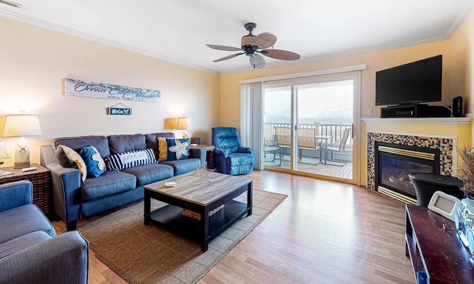 Heron Harbour Isle Condominio | Sunny condo w/balcony, water views, shared outdoor pool + kiddie pool