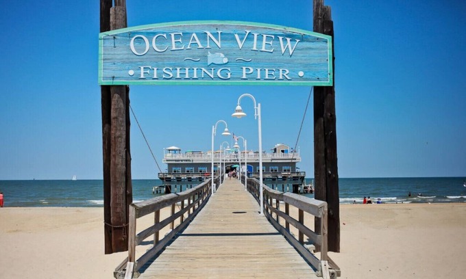 Cottage Line Cabaña | Sunny Cottage at Ocean View Beach Norfolk