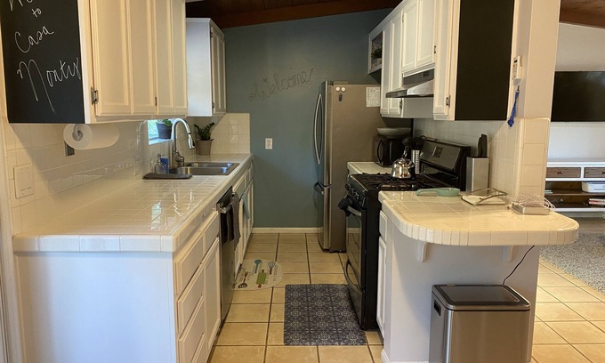 Vista Casa | Sunny, cozy and private 2 bedroom casa with enclosed back yard in Vista, CA