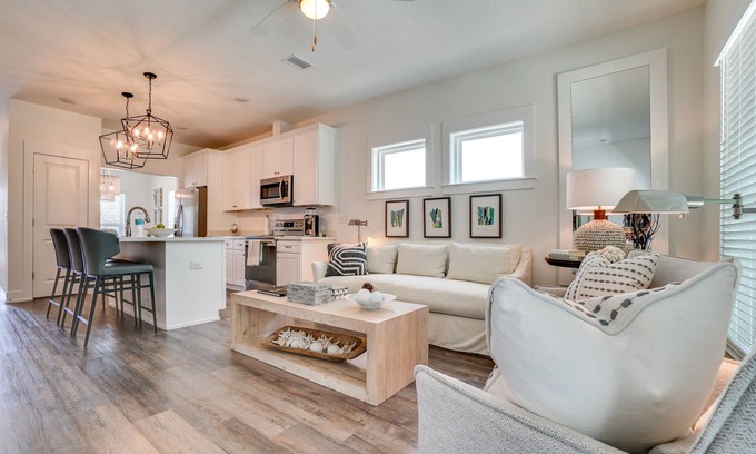 El Centro Beach Casa | Sunny Day - Walk to beach- community pool!