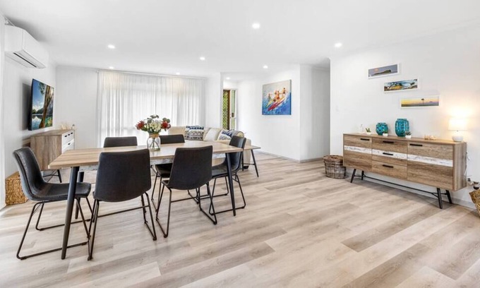 Mudjimba Casa | Sunny Dayz @ Sundew - Pet Friendly, Beach Accommodation