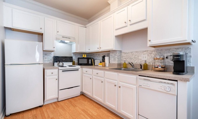 Concord Condominio | Sunny Daze · Sunny Daze- Chic condo in Concord close to NASCAR
