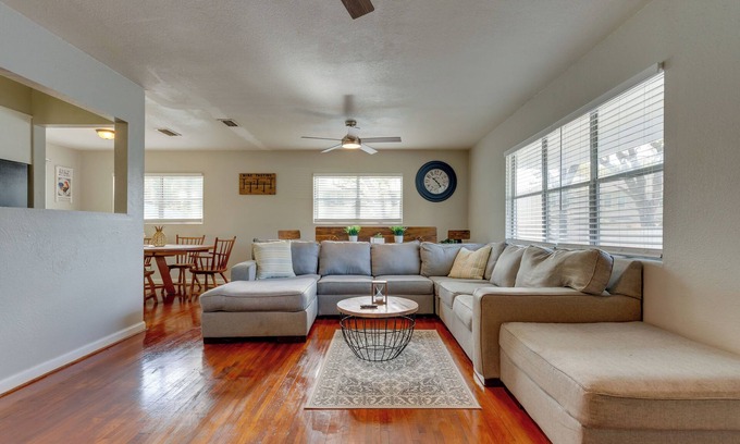 Wright Casa | Sunny Fort Walton Beach Vacation Rental w/ Yard!