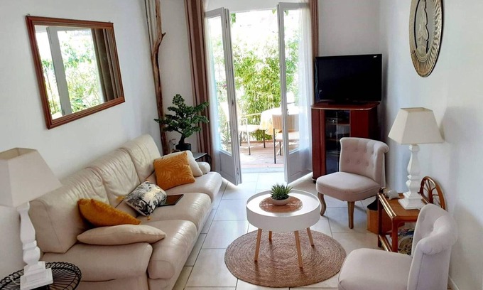 Amelie-les-Bains-Palalda Apartamento | Soleado F2 con terraza, parking, WiFi, centro ciudad