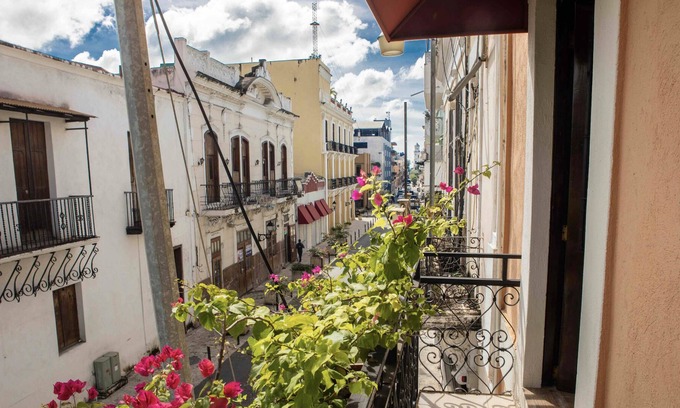 San Anton Apartamento | Sunny +Fresh Studio with 2 balconies at Zona Colonial