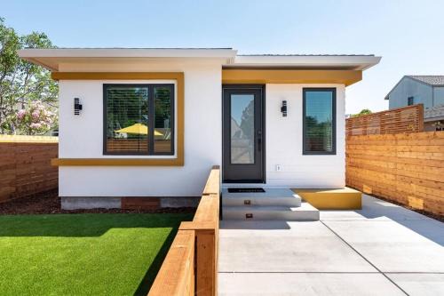 South Fair Oaks Casa | Sunny Guesthouse near Stanford w/Private Patio