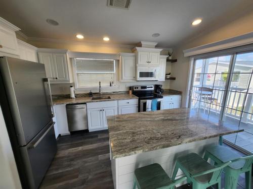 Fort Myers Beach Casa | Sunny Gulf Coast Getaway-Near Beach-Shared Pool!