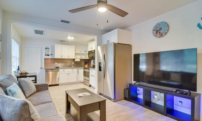 Bayview Casa | Sunny Gulfport Home Walk to Art District and Beach!