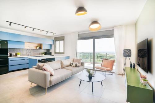 Nahariya Apartamento | Sunny Haven Sea View Escape by Sea N' Rent