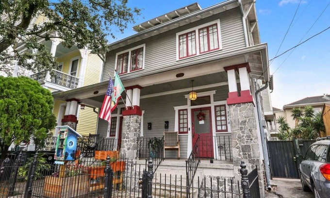 Irish Channel Casa | Sunny Historic 2br Magazine Street House