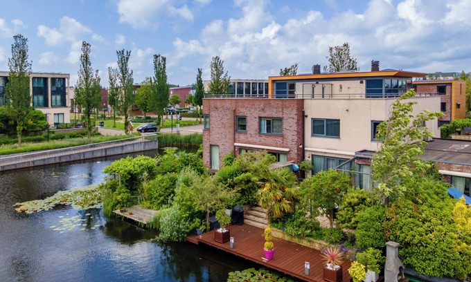 Alkmaar Casa | Sunny holiday home by the water