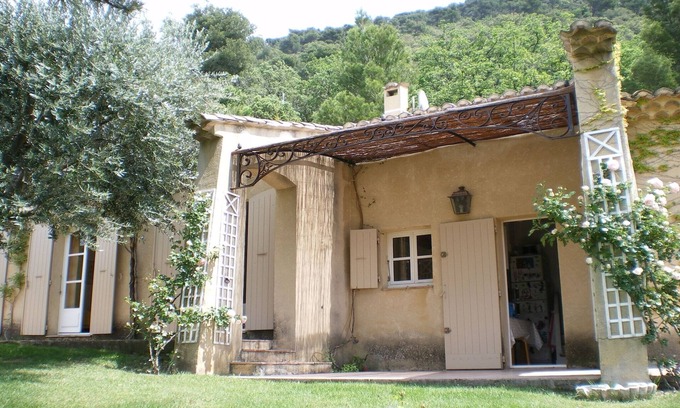 Seguret Casa | Soleada casa de vacaciones en Provenza con piscina