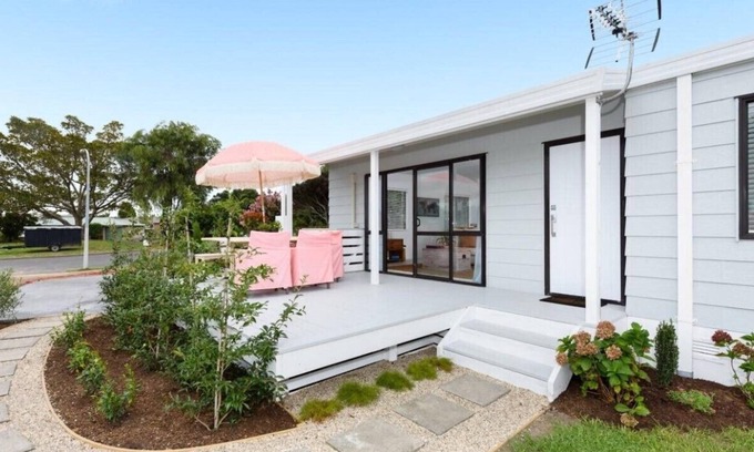 Mount Maunganui Casa | Sunny home in quiet cul-de-sac, 5 minutes from beach and Bayfair