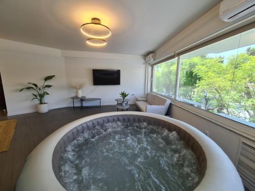 Peristeri Apartamento | Sunny Home Private Jacuzzi Hydromassage, Underground Parking, 300m Metro Peristeri