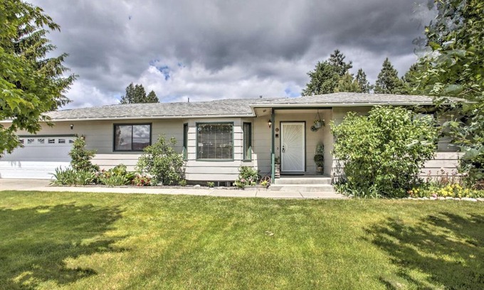 Post Falls Casa | Sunny Home with Patio Less Than 10 Mi to Lake Coeur dAlene
