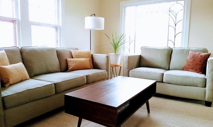 Pendleton Casa | Sunny House- 2 Br. Cottage in tranquil Pendleton
