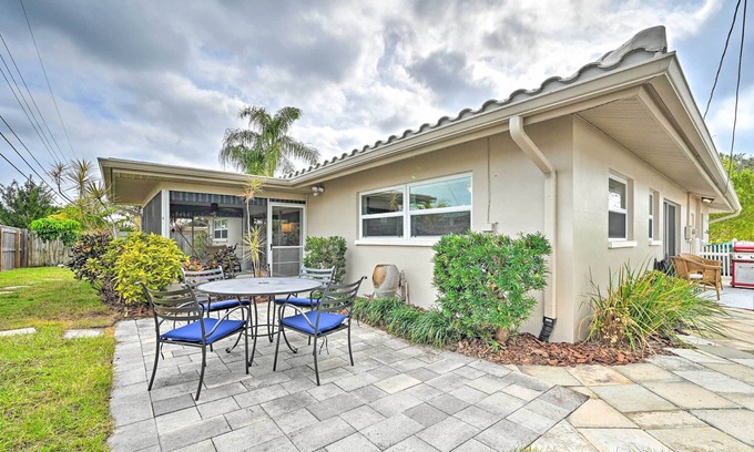 Harbor Hills Casa | Sunny Largo Retreat: 4 Mi from Indian Rocks Beach!
