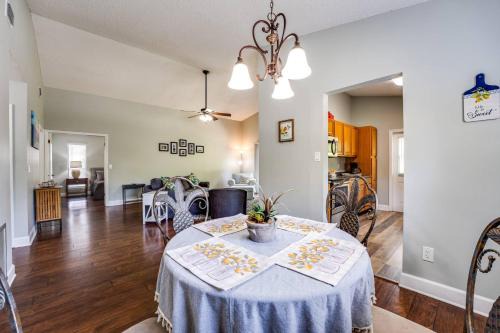 Doctors Inlet Casa | Sunny Lemon