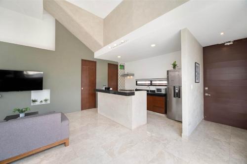 Merida Municipality Casa | Sunny Mérida Getaway: Spacious 3BR with Pool