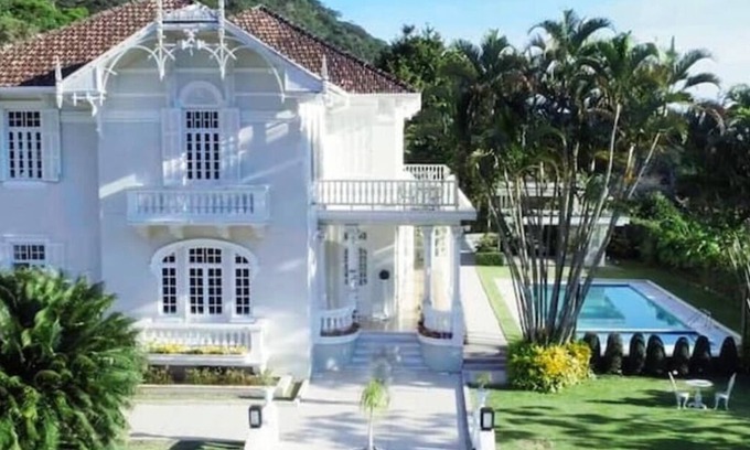 Alto da Boa Vista Casa | Sunny Mansion with Pool