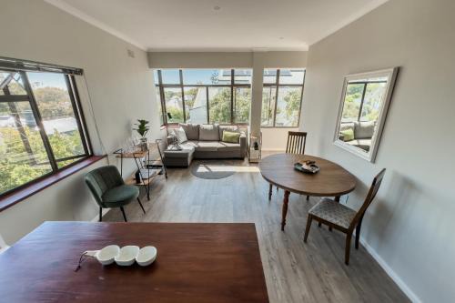 Claremont Apartamento | Sunny modern space with Mountain View
