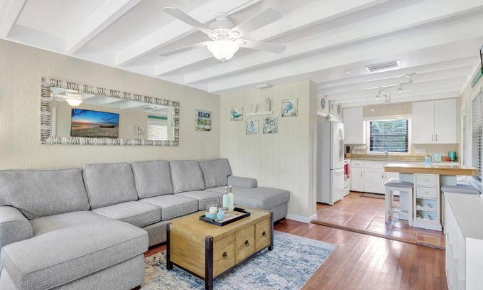 Central Naples Casa | Sunny Naples - Subtropical Oasis Cottage