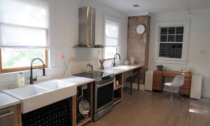 Midtown Condominio | Sunny Nest In Starland Arts District