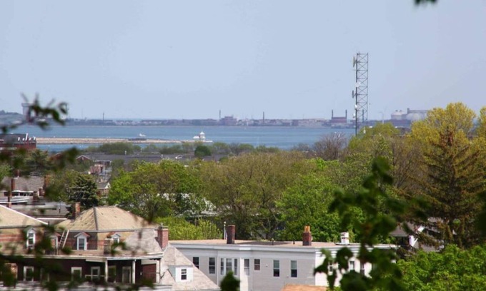 Dorchester Apartamento | Sunny Ocean-View Suite near subway w/kitchen & private bath