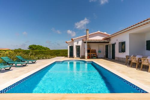 Aljezur Villa | Sunny Ocean Villa with pool near Arrifana beach