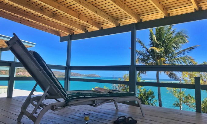 Fulladoza Bay Villa | NUEVO * Sunny Oceanfront Villa: terrazas grandes, vista increíble