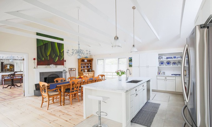 East Hampton North Casa | SOLO, ABIERTO Y ESPACIOSO OASIS SABOR RENOVADO A DOS MINUTOS DE LA CIUDAD