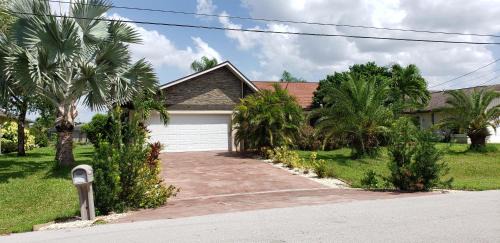 Fort Myers Villa | Sunny Paradise