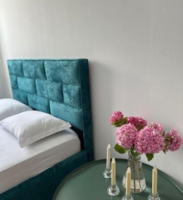 Mbrostar-Urë Apartamento | Sunny Rentals
