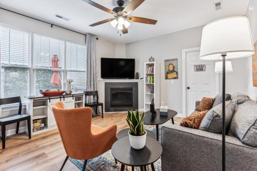 Greenacres Apartamento | Sunny Retreat: Pool & Beach Near Condo