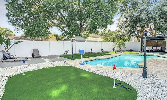 Greater Northdale Casa | “Sunny Retreat” Pool & mini Golf